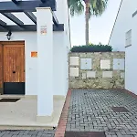 Pass The Keys Spacious 4-Bed Home With Jacuzzi Bbq