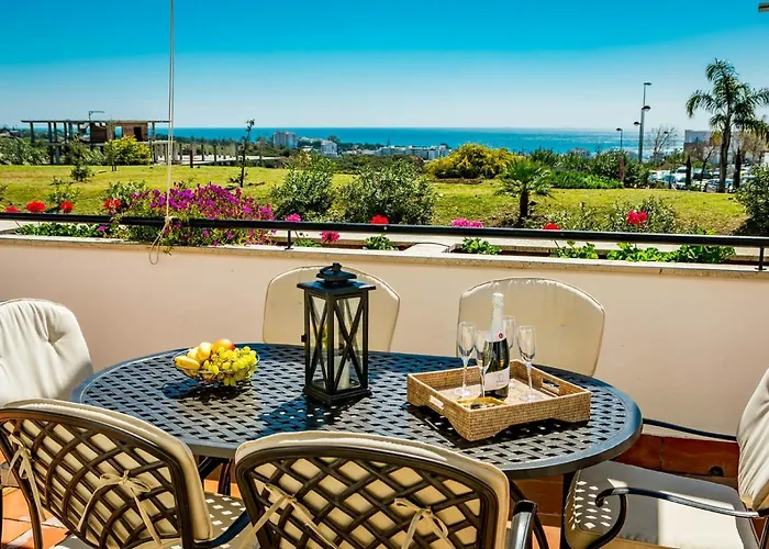 Pass The Keys Spacious 4-Bed Home With Jacuzzi Bbq