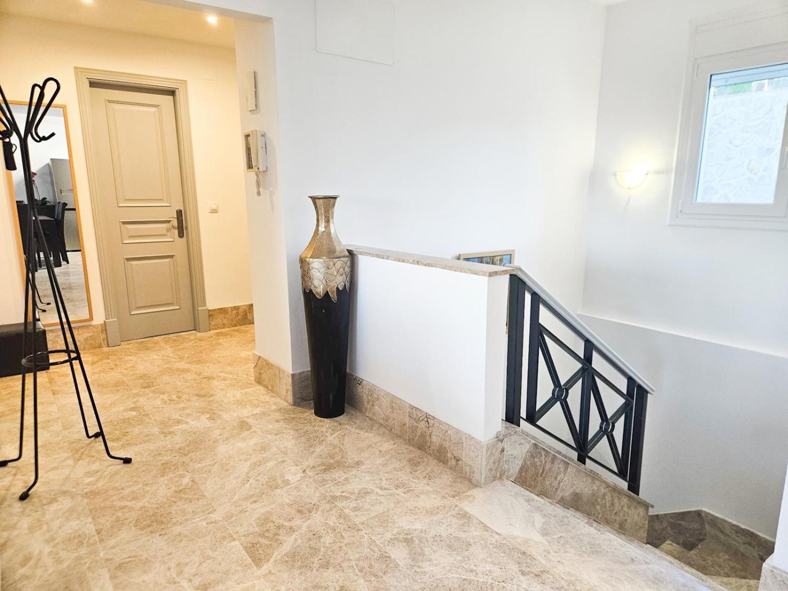 Pass The Keys Spacious 4-bed With Jacuzzi Bbq