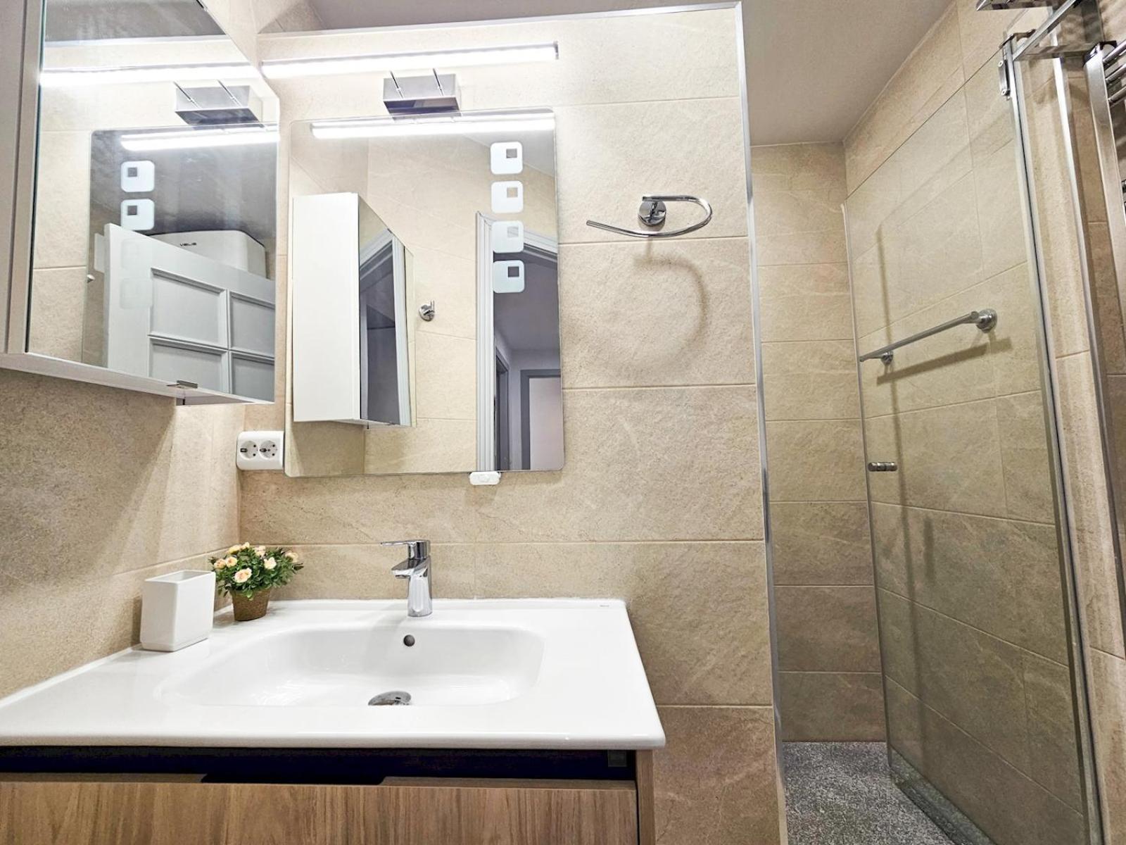 Pass The Keys Spacious 4-bed With Jacuzzi Bbq Holiday home *