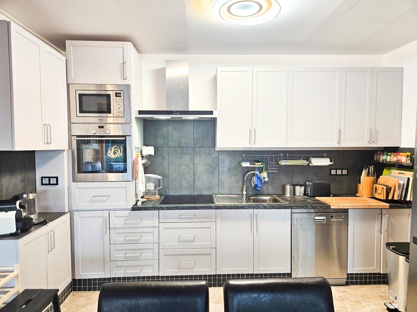 Pass The Keys Spacious 4-bed With Jacuzzi Bbq Holiday home