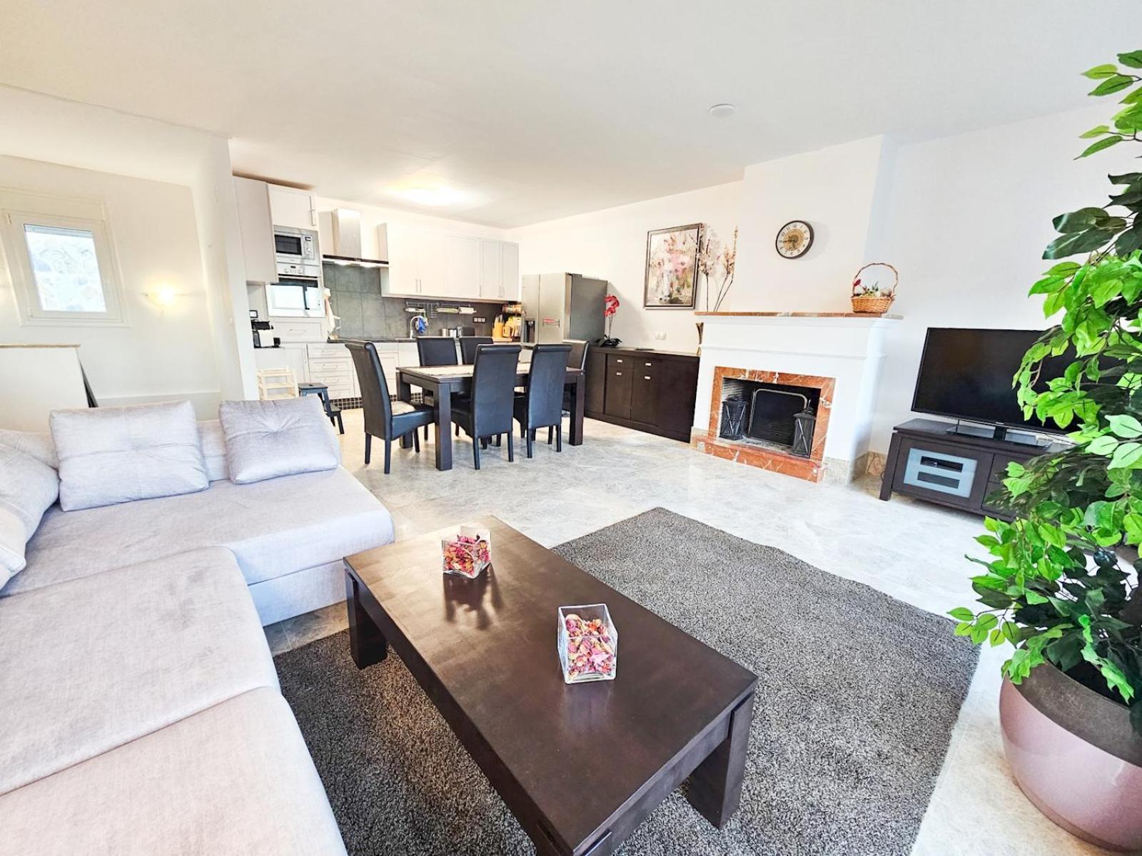 Pass The Keys Spacious 4-bed With Jacuzzi Bbq