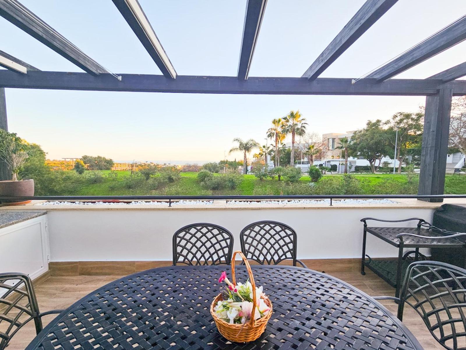 Pass The Keys Spacious 4-bed With Jacuzzi Bbq Holiday home