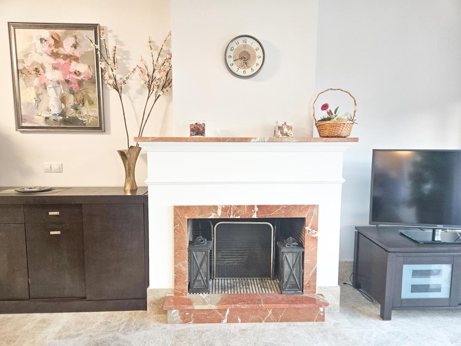Pass The Keys Spacious 4-bed With Jacuzzi Bbq *