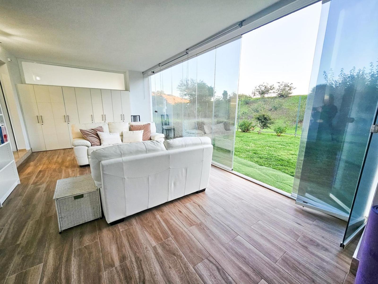 Pass The Keys Spacious 4-bed With Jacuzzi Bbq