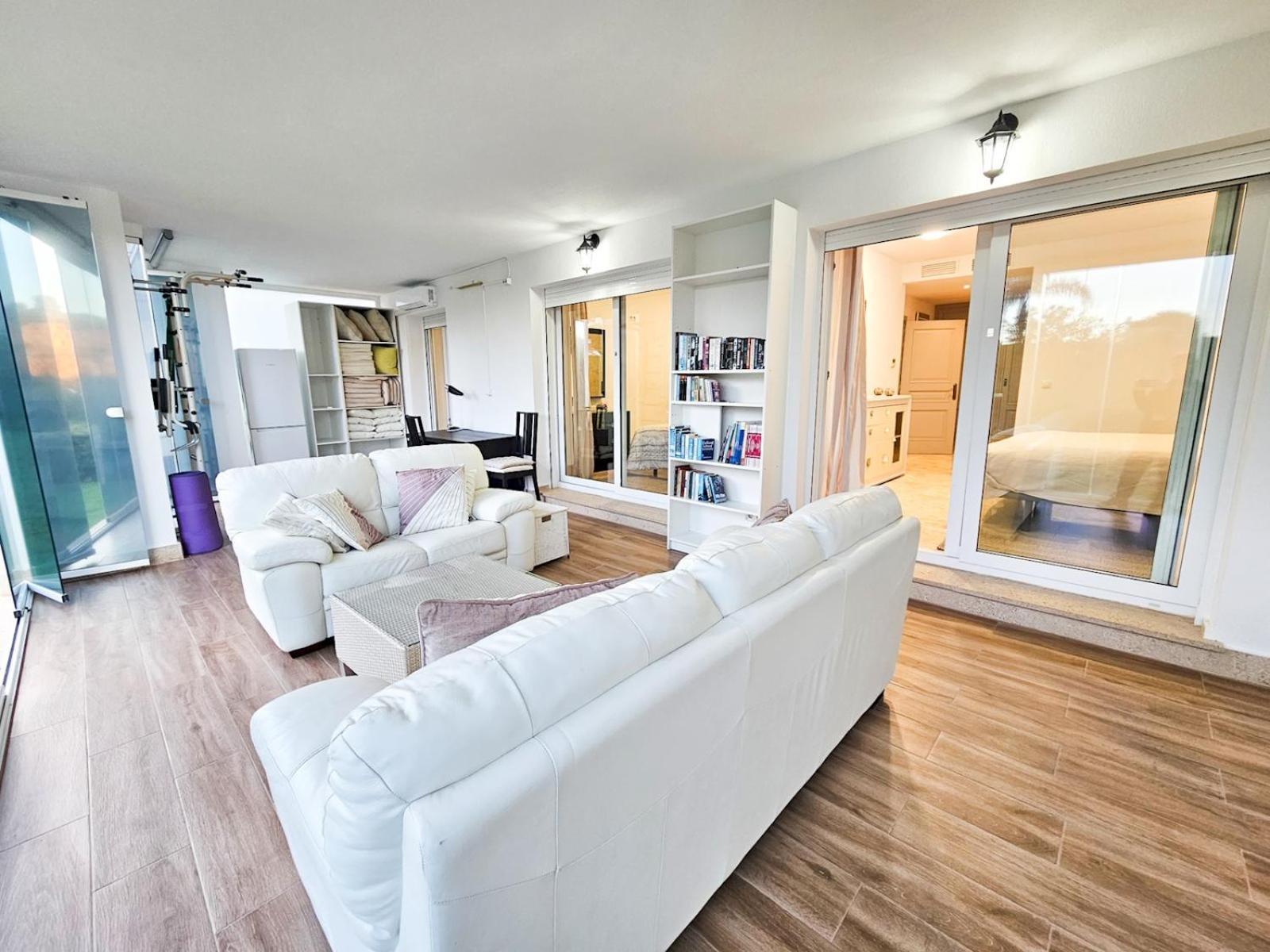 Pass The Keys Spacious 4-bed With Jacuzzi Bbq Holiday home