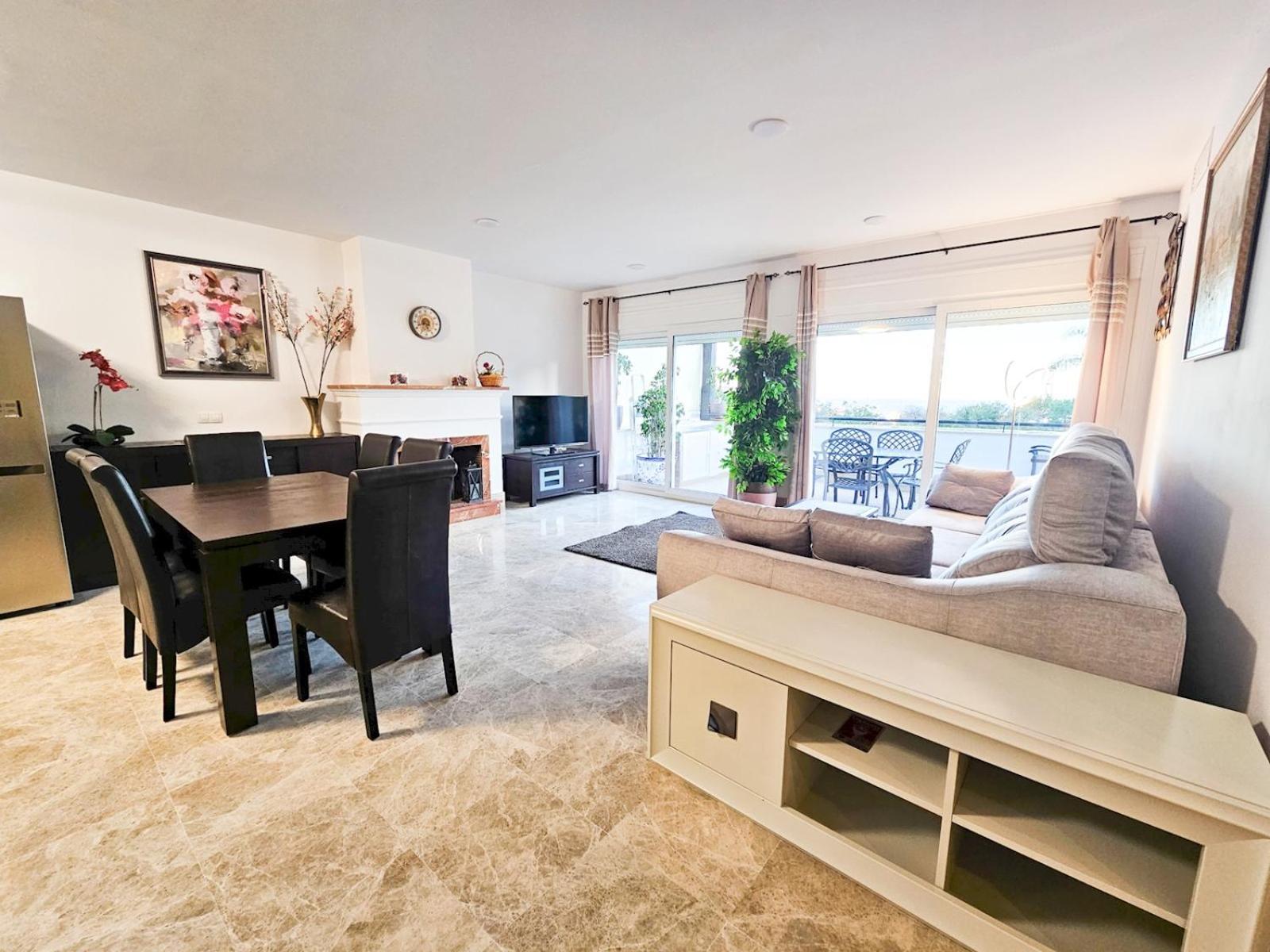 Holiday home Pass The Keys Spacious 4-bed With Jacuzzi Bbq *