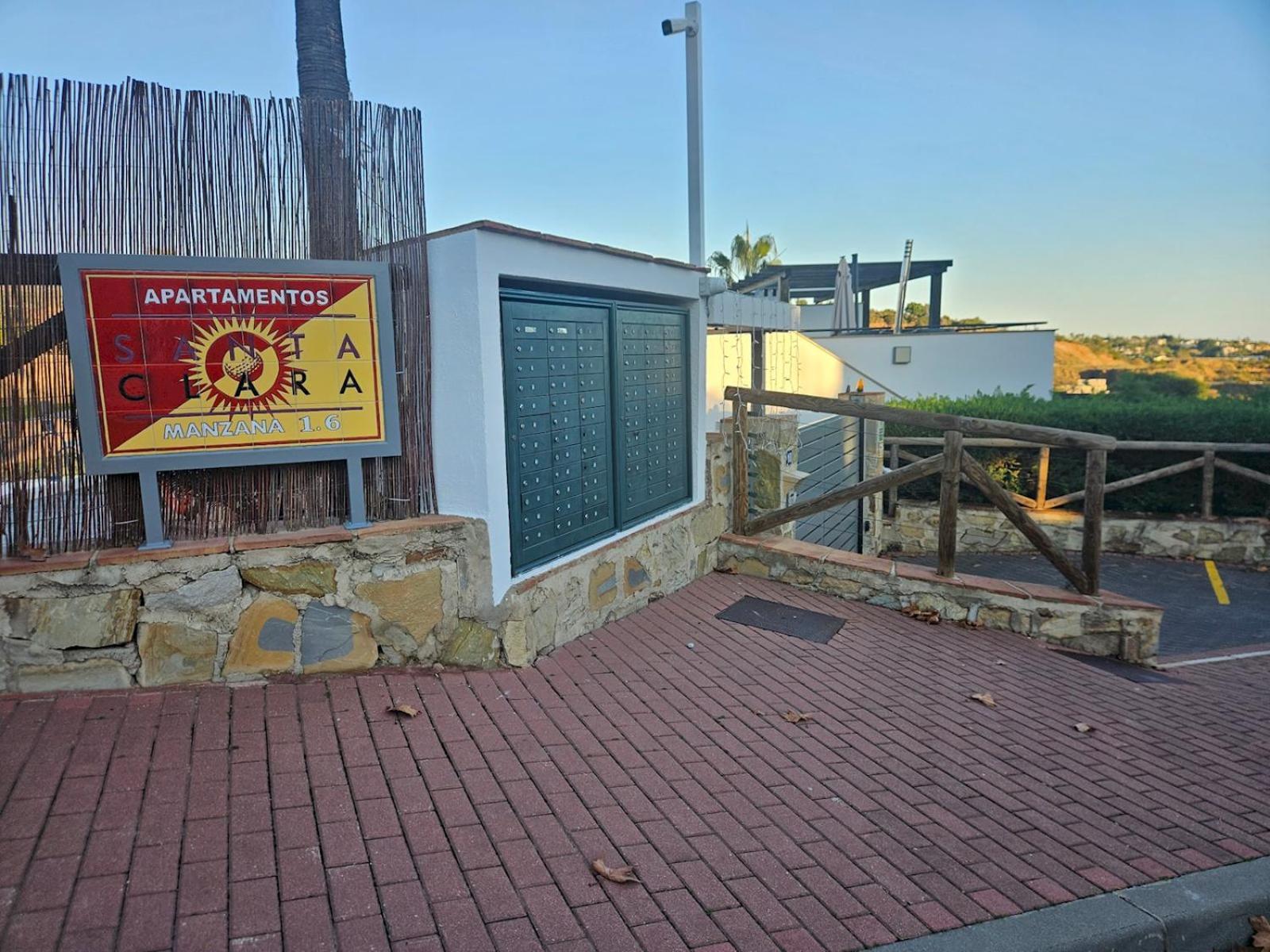 Pass The Keys Spacious 4-bed With Jacuzzi Bbq Holiday home *