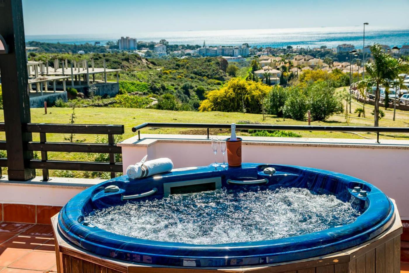 Holiday home Pass The Keys Spacious 4-bed With Jacuzzi Bbq