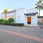 Pass The Keys Spacious 4-Bed Home With Jacuzzi Bbq
