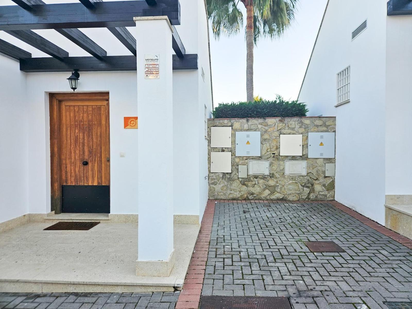 Holiday home Pass The Keys Spacious 4-bed With Jacuzzi Bbq *