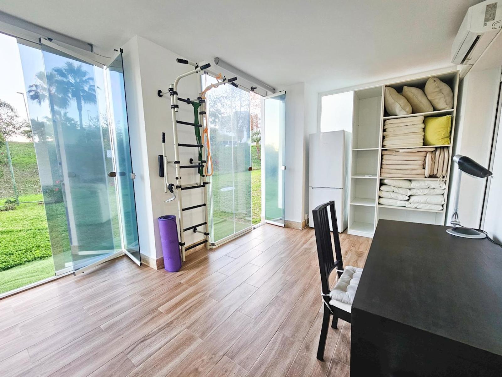 Pass The Keys Spacious 4-bed With Jacuzzi Bbq Holiday home *