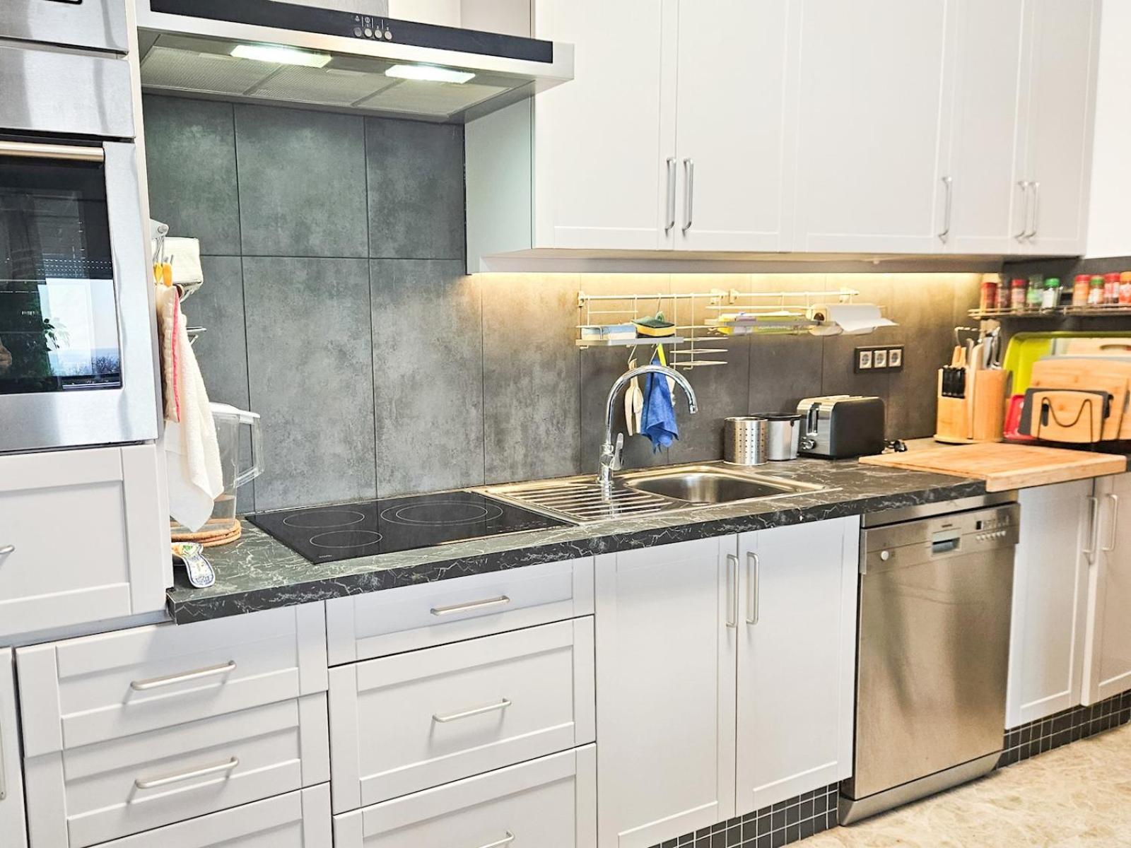 Holiday home Pass The Keys Spacious 4-bed With Jacuzzi Bbq *