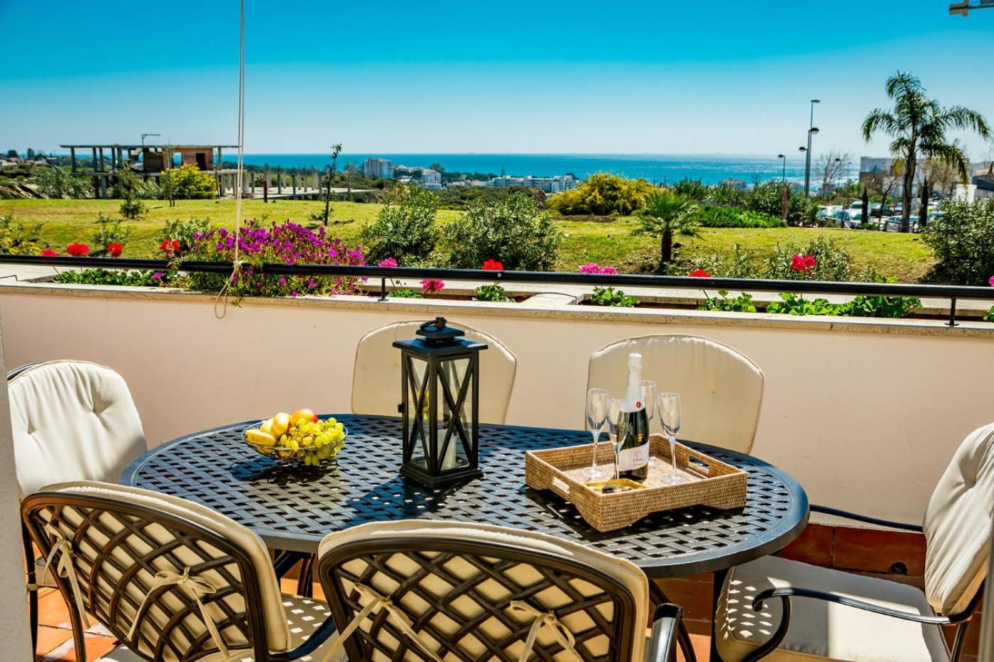 Pass The Keys Spacious 4-bed With Jacuzzi Bbq Holiday home